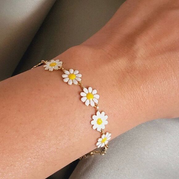 White Daisy Enamel Chain Bracelet - Picture 6 of 8